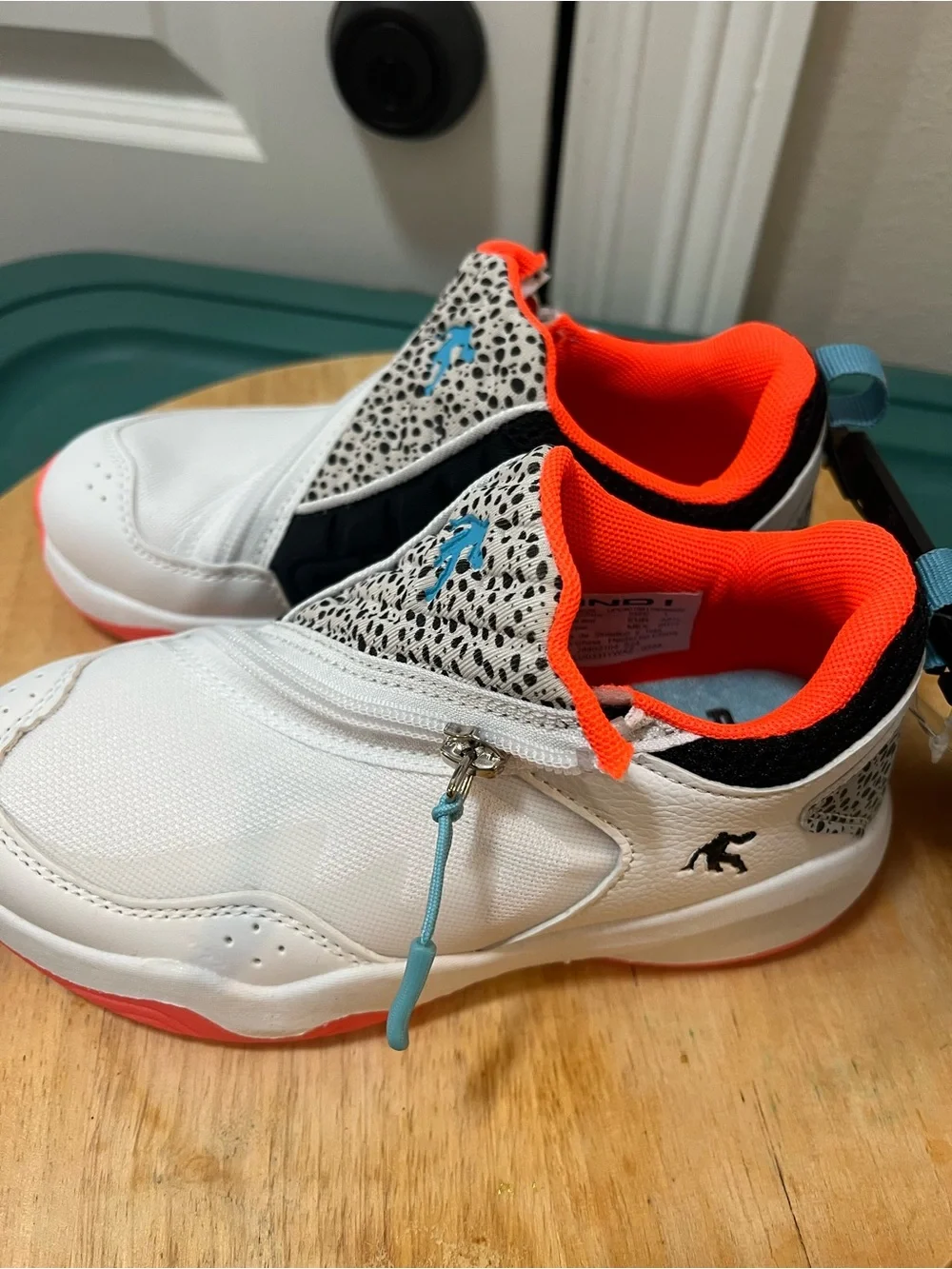 And1 Kids Sneakers in White with Bright Orange Lining